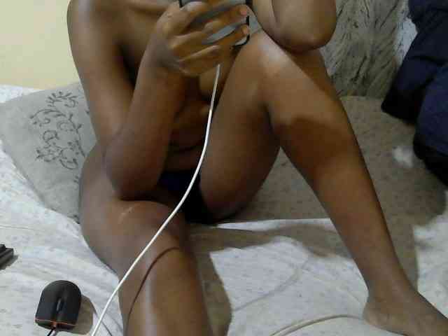 Petitepretti webcam