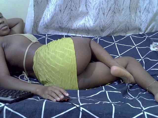 Petitepretti webcam