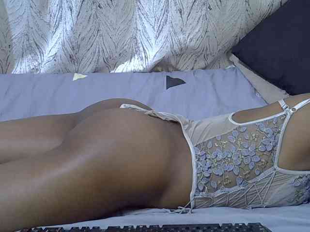 Petitepretti webcam