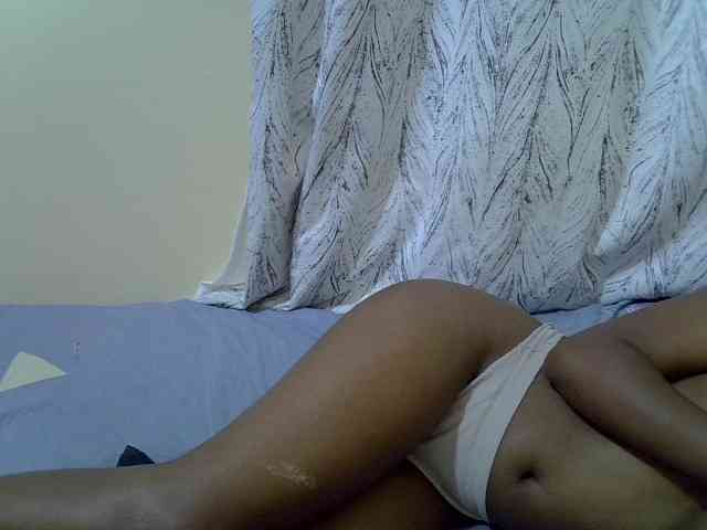 Petitepretti webcam