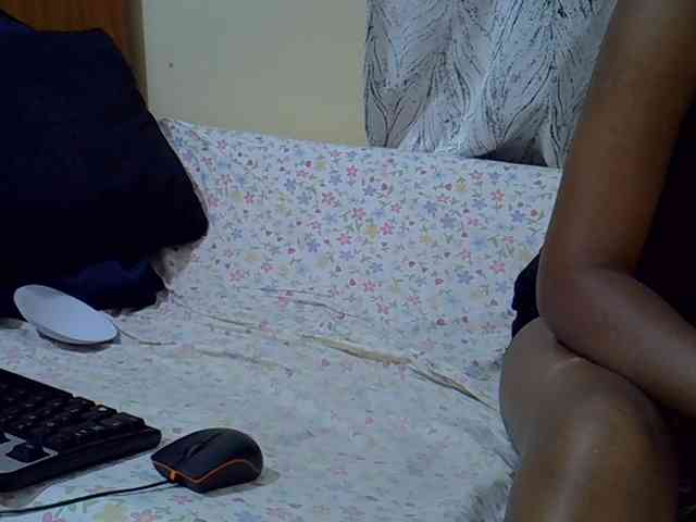 Petitepretti webcam