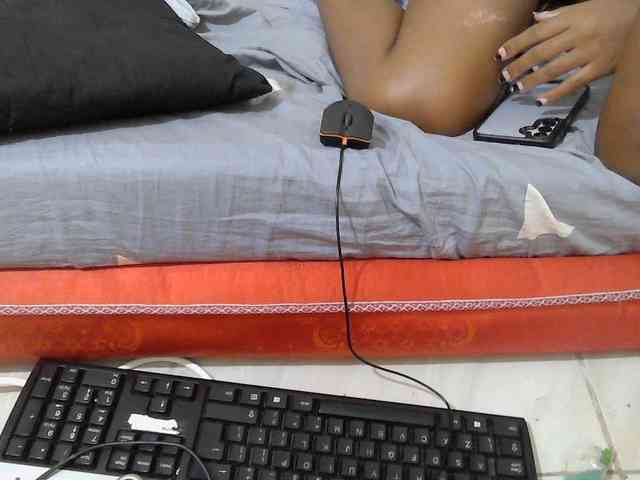 Petitepretti webcam