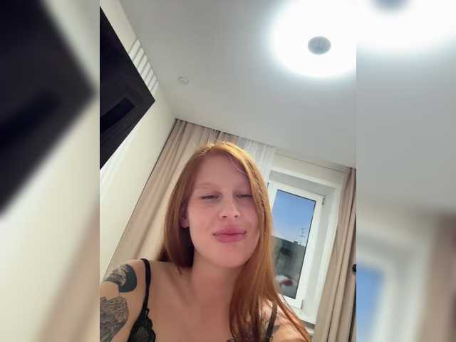 le modèle Julia-Fox est en webcam porno dans un show sur le site bongacams, il possède les tags suivants: White/Caucasian,Redhead,Shaved