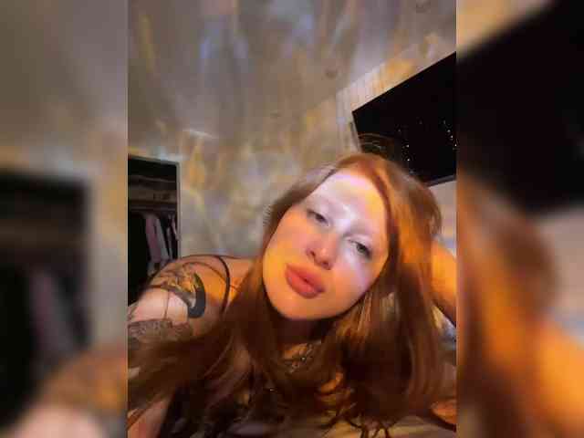 Julia-Fox webcam
