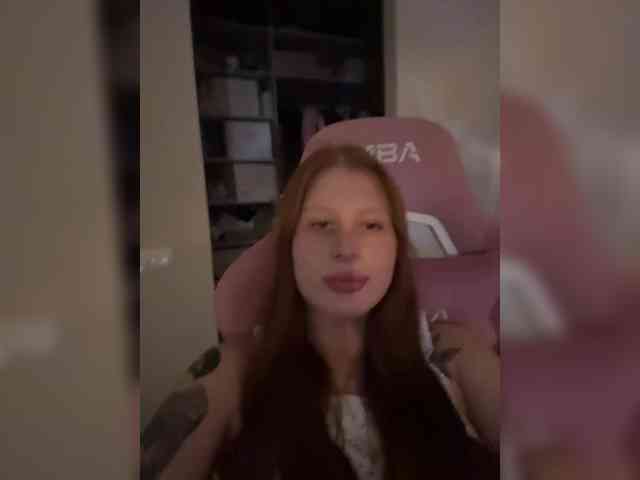 Julia-Fox webcam