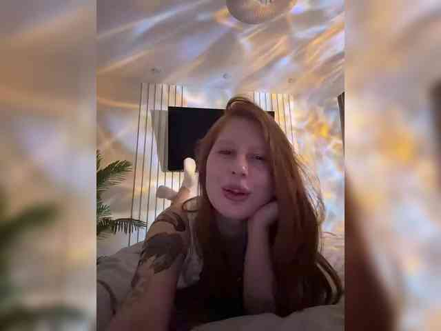 Julia-Fox webcam