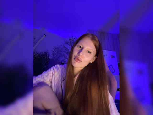 Julia-Fox - Girl 