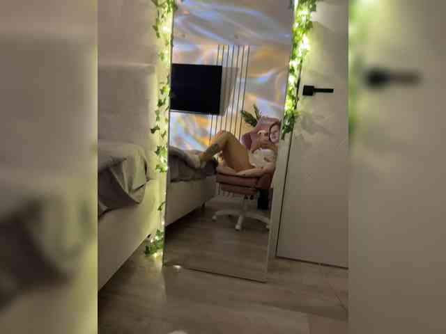 Julia-Fox webcam