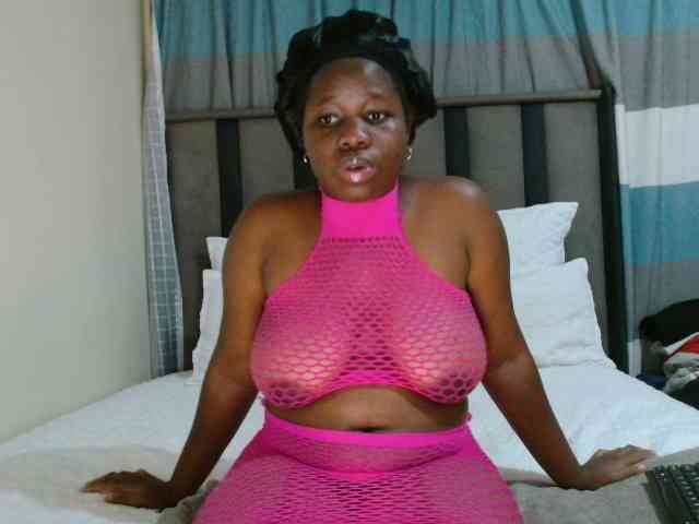 Bigtitsebonyy webcam