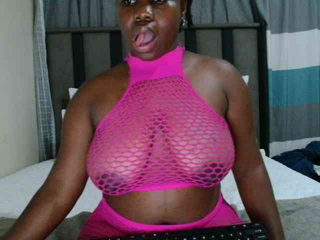 Bigtitsebonyy webcam