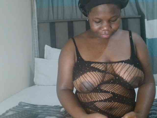 Bigtitsebonyy webcam