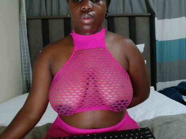 Bigtitsebonyy webcam