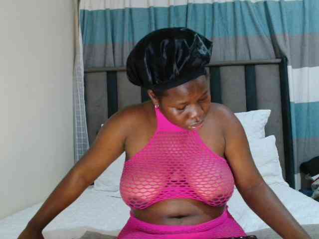 Bigtitsebonyy webcam