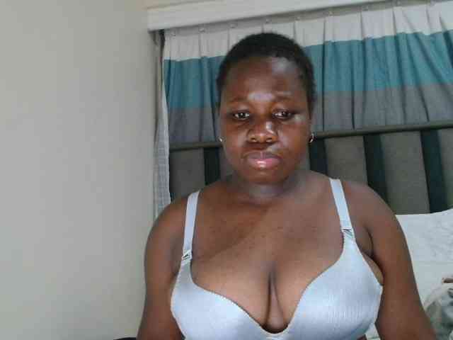 Bigtitsebonyy webcam