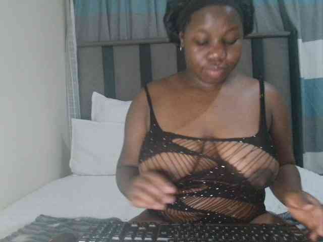 Bigtitsebonyy webcam