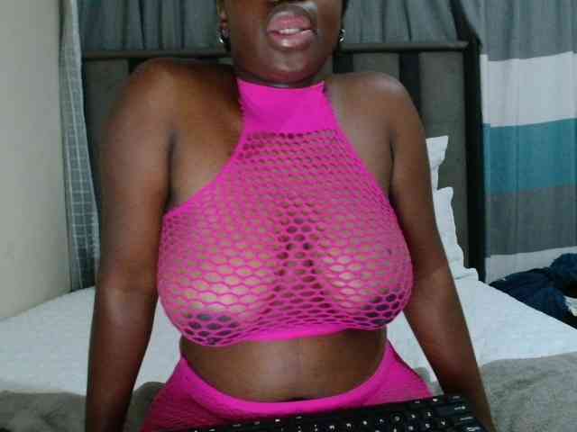 Bigtitsebonyy webcam