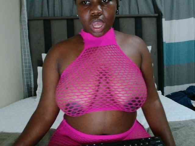 Bigtitsebonyy webcam