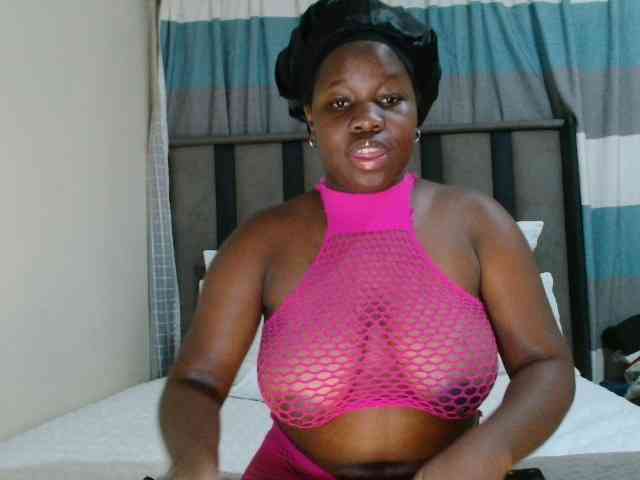 Bigtitsebonyy webcam