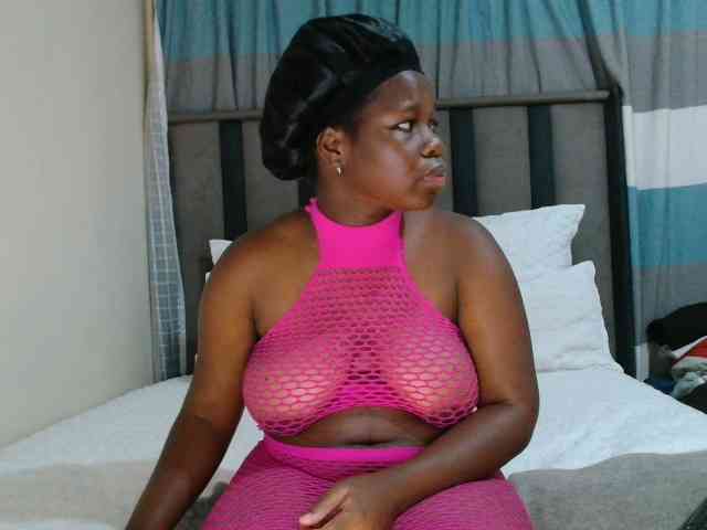Bigtitsebonyy webcam