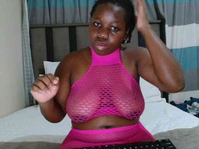 Bigtitsebonyy webcam