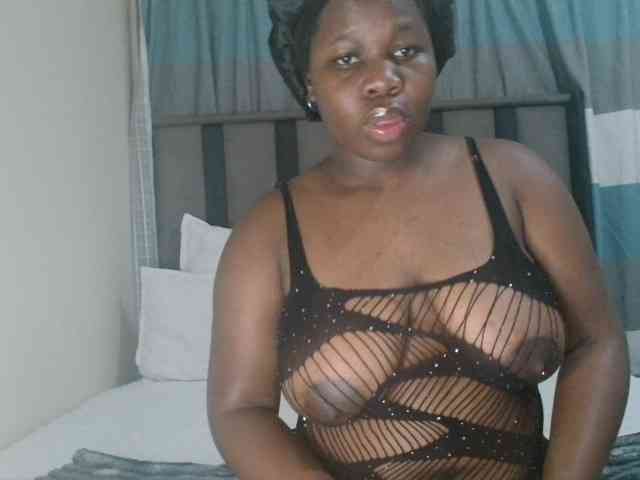 Bigtitsebonyy webcam