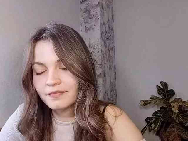 MaisieFresta webcam