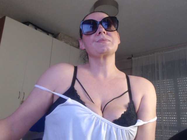 le modèle samantaboobs est en webcam porno dans un show sur le site bongacams, il possède les tags suivants: White/Caucasian,Brunette,Hairy