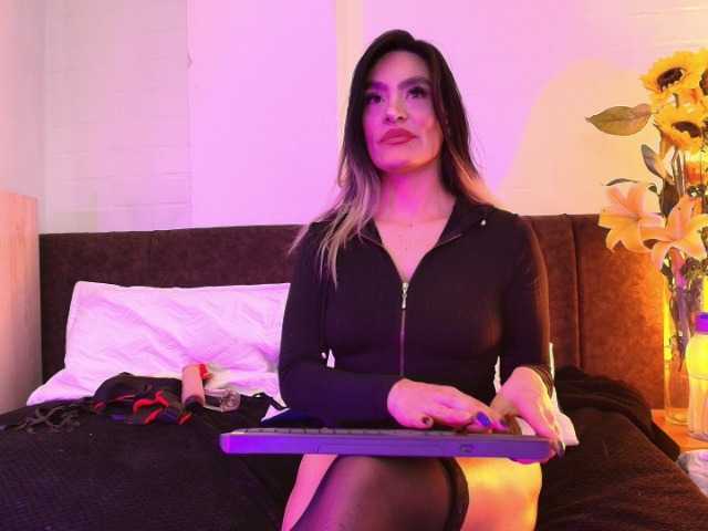 Lexieblacke live cam on BongaCams