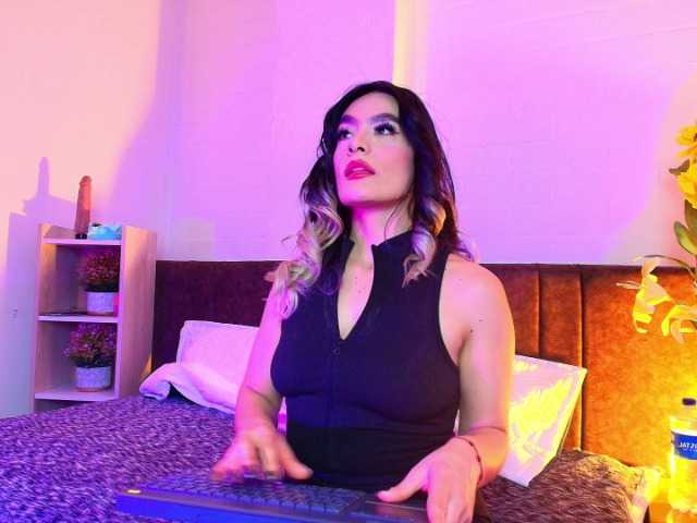 Lexieblacke live cam on BongaCams