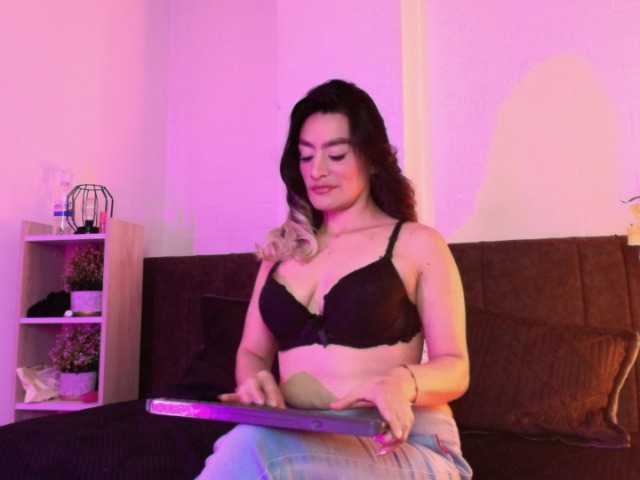 le modèle Lexieblacke est en webcam porno dans un show sur le site bongacams, il possède les tags suivants: Latino/Hispanic,Blonde,Shaved