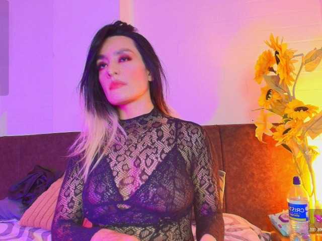 Lexieblacke live cam on BongaCams