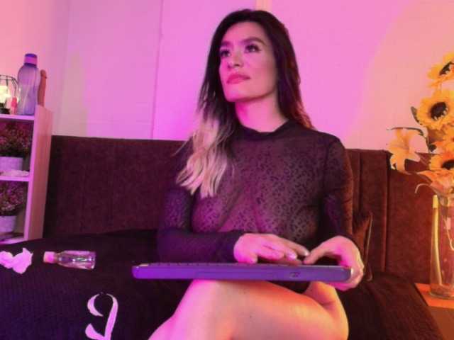 Lexieblacke live cam on BongaCams