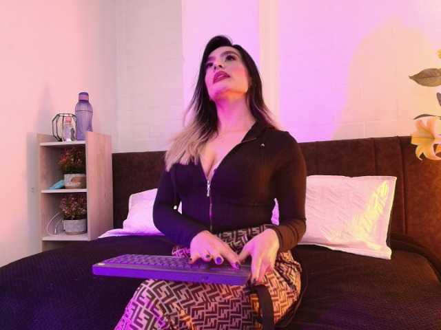 Lexieblacke live webcam show