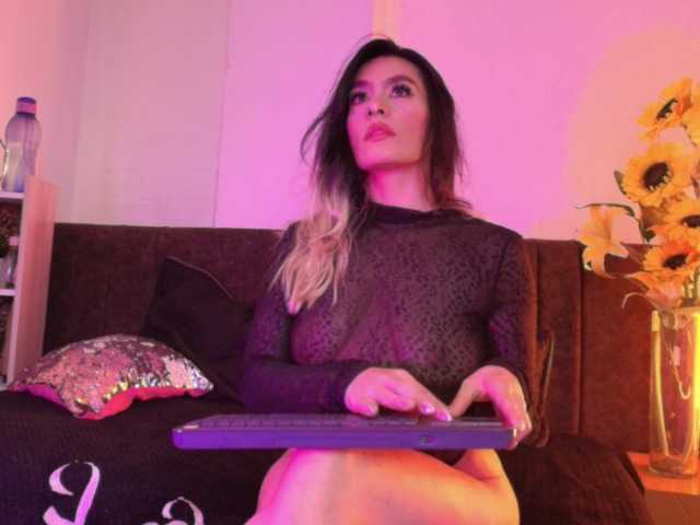 le modèle Lexieblacke est en webcam porno dans un show sur le site bongacams, il possède les tags suivants: Latino/Hispanic,Blonde,Shaved