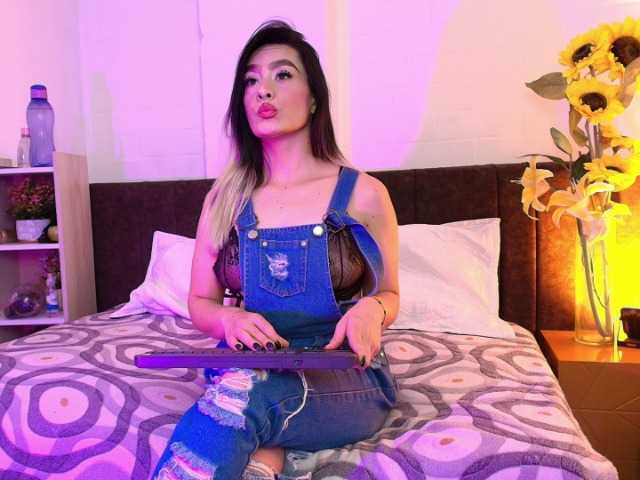 Lexieblacke live cam on BongaCams