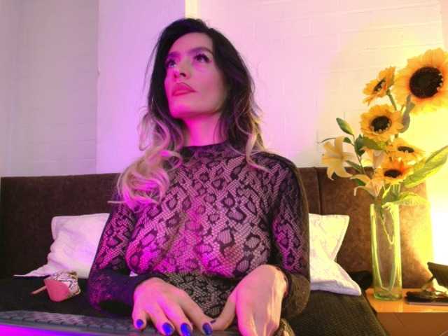 Lexieblacke live cam on BongaCams