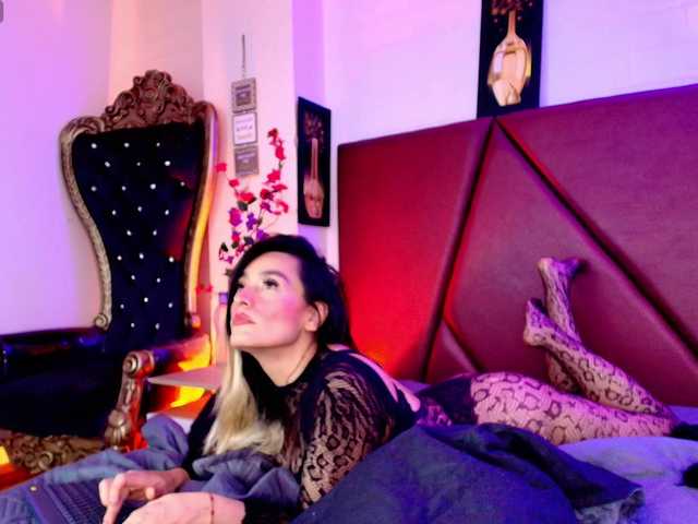 Sex chat gratuit in direct cu Lexieblacke pe BongaCams