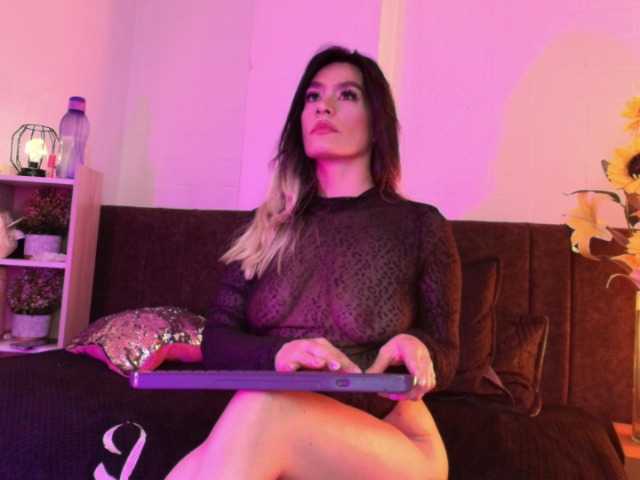 Lexieblacke live cam on BongaCams