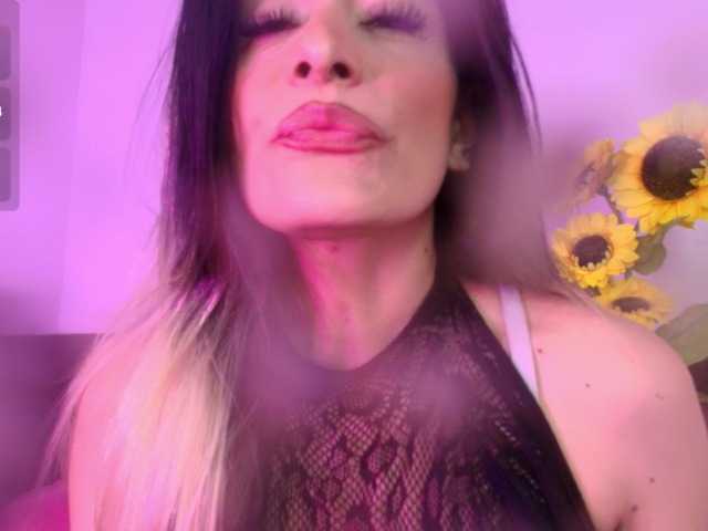 Lexieblacke live cam on BongaCams