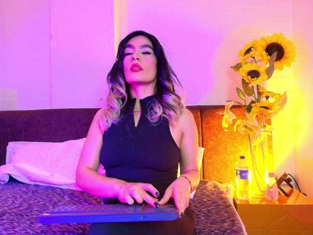 Lexieblacke live cam on BongaCams