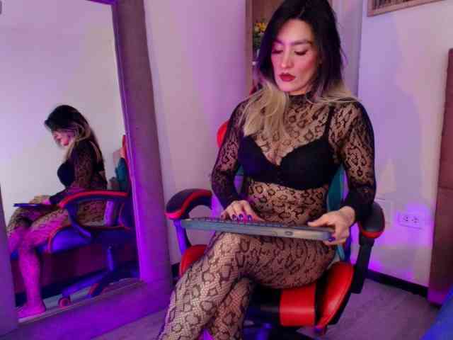 Lexieblacke Live Webcam on BongaCams