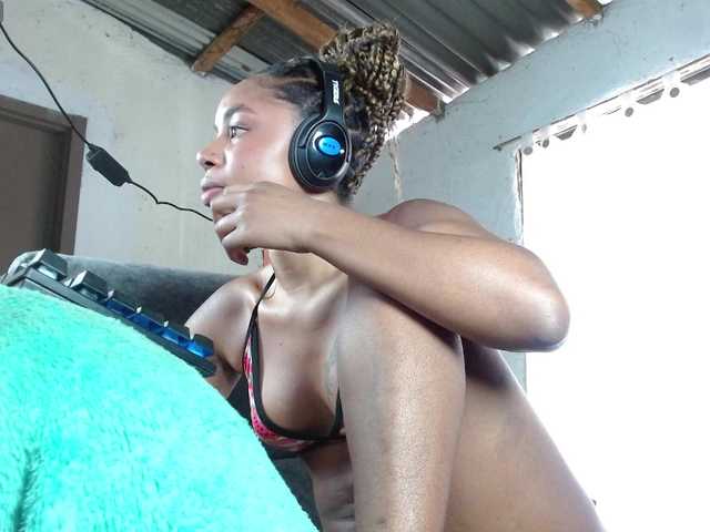 Ebony-joness live cam on BongaCams