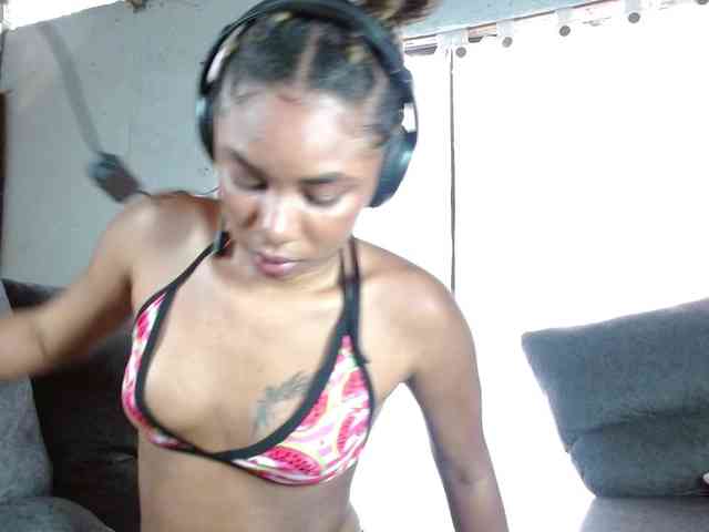 Ebony-joness webcam