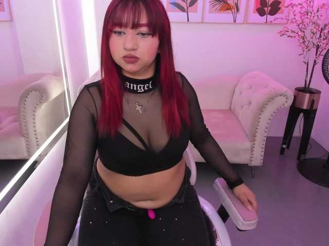 Nahomi-velmont live cam on BongaCams