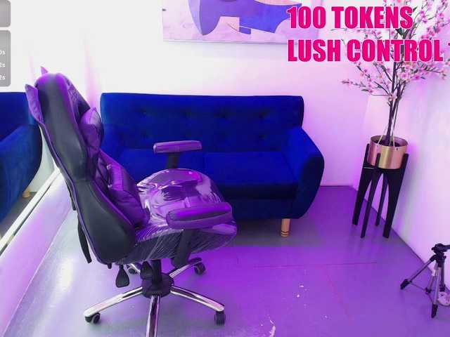 Nahomi-velmont live cam on BongaCams