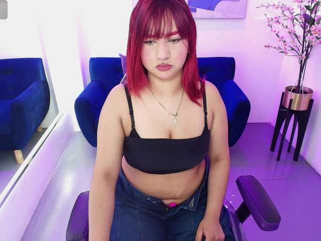 Nahomi-velmont live cam on BongaCams