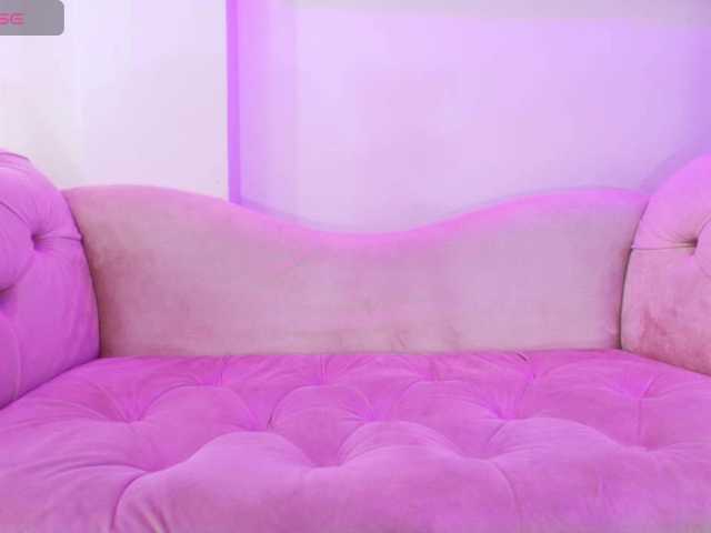 Nahomi-velmont live cam on BongaCams