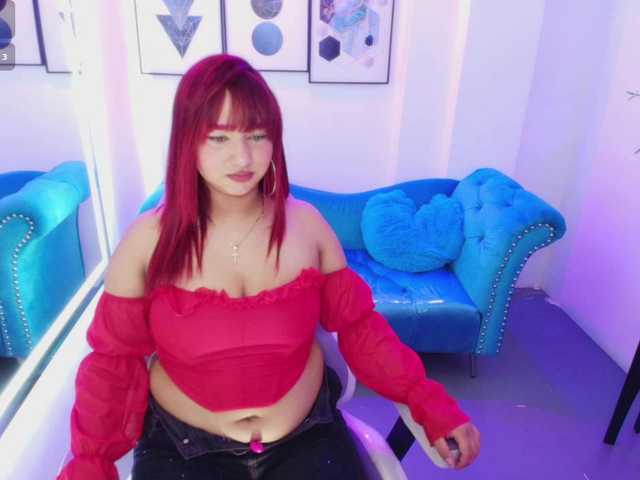 Nahomi-velmont live cam on BongaCams