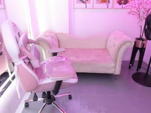 Nahomi-velmont live cam on BongaCams