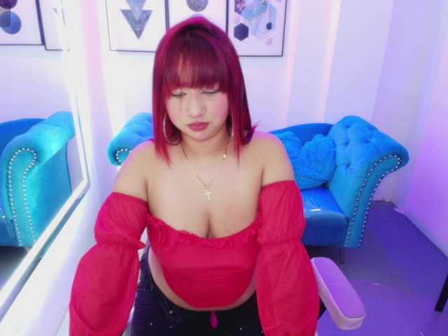 Nahomi-velmont live cam on BongaCams